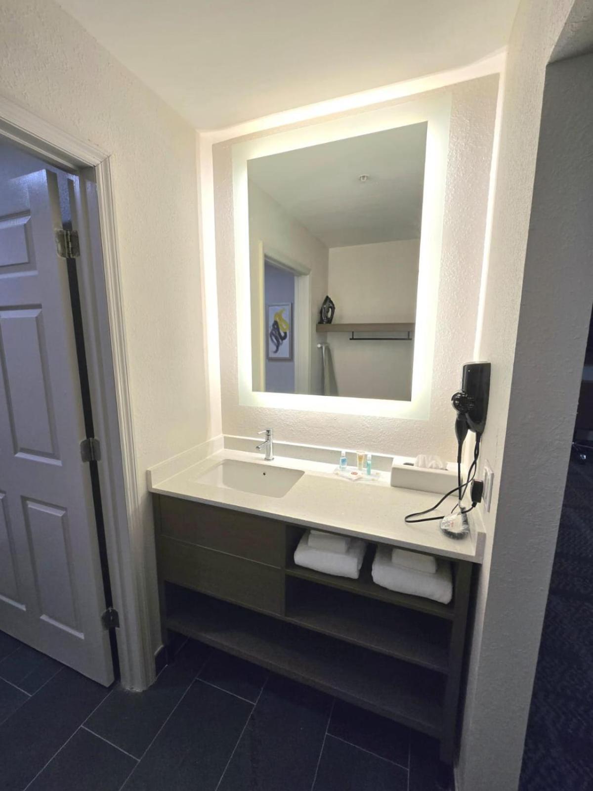 Comfort Inn & Suites Саванна Экстерьер фото